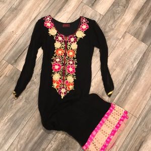 Long kameez with dupatta. 2 piece. Sheet sleeves.